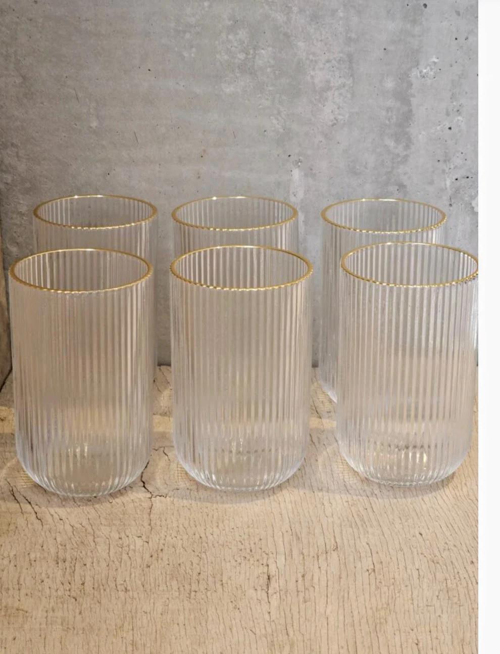 Vaso labrado detalle en dorado